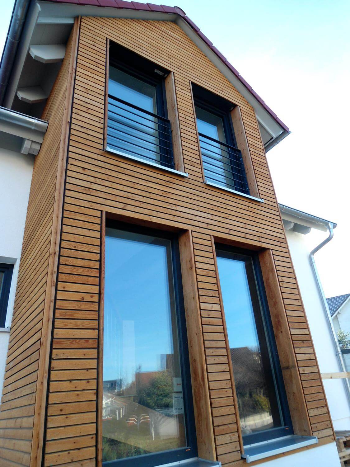 Einfamilienhaus mit Fertigteilgarage und Geräteschuppen in Cleebronn