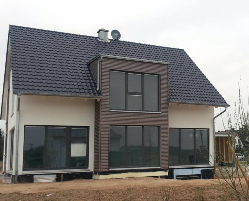 Einfamilienhaus mit Carport und Geräteschuppen in Cadolzburg
