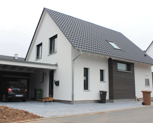Einfamilienhaus mit Carport und Geräteschuppen in Cadolzburg