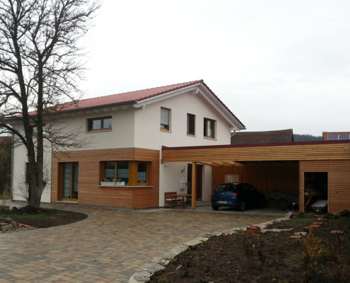 Einfamilienhaus mit Carport und Geräteschuppen in Diebach