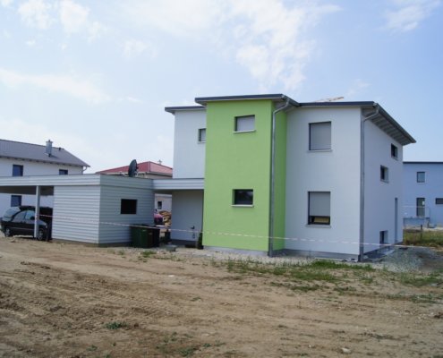 Einfamilienhaus mit Carport und Schuppen in Burgthann
