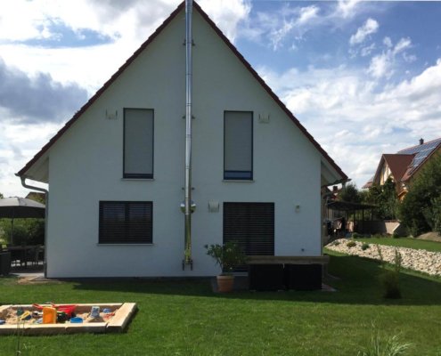 Einfamilienhaus mit Carport und Geräteschuppen in Neustadt a. d. Aisch – OT Unternesselbach