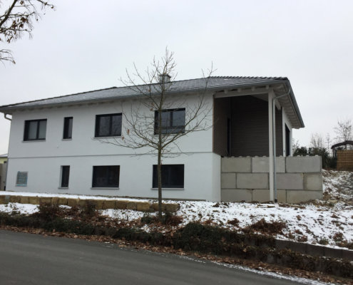 Einfamilienhaus mit Untergeschoss und Garage in Kitzingen
