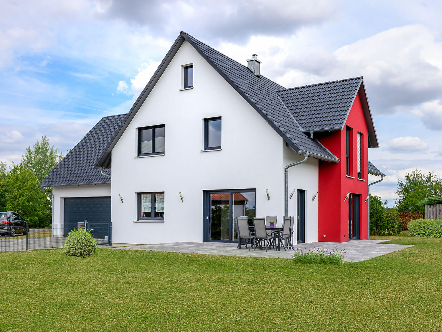 Haus Mit Satteldach Und Garage