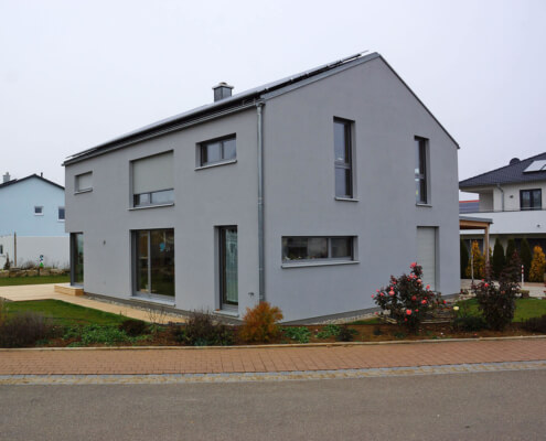 Einfamilienhaus mit Carport und Schuppen in Uffenheim