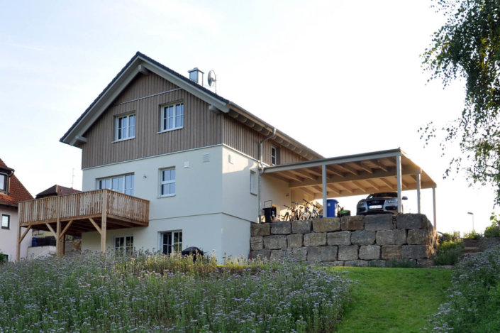 holzhaus landhausstil einfamilienhaus carport ochsenfurt (1)