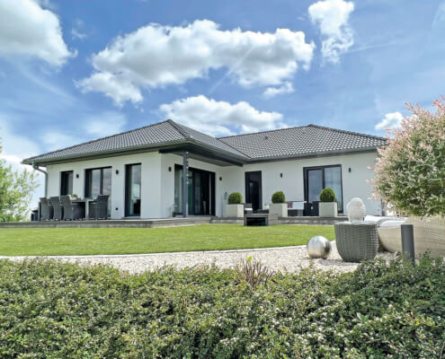 Einfamilienhaus als Bungalow mit Carport in Bad Windsheim