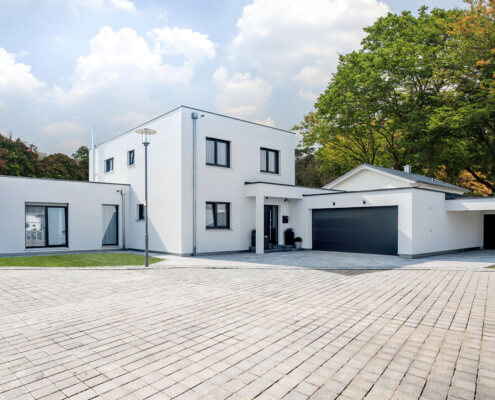 Einfamilienhaus mit Einliegerwohnung, Garage und Carport in Bad Windsheim