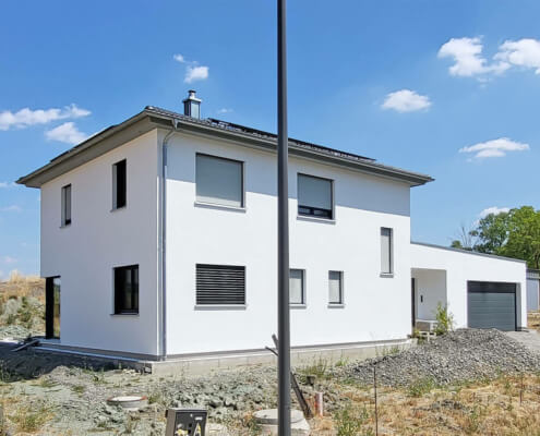 Zweifamilienhaus mit Garage in Sugenheim – OT Ezelheim