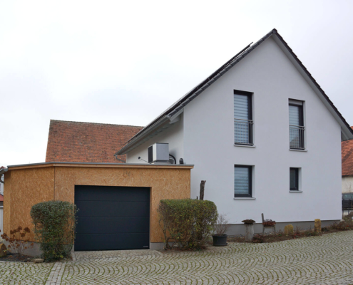 Einfamilienhaus mit Carport in Willanzheim