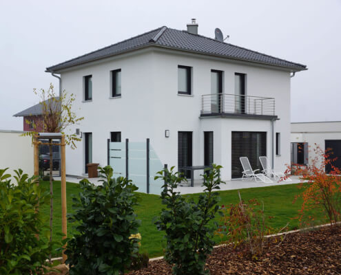 Einfamilienhaus mit Doppelgarage und Schuppen in Uffenheim