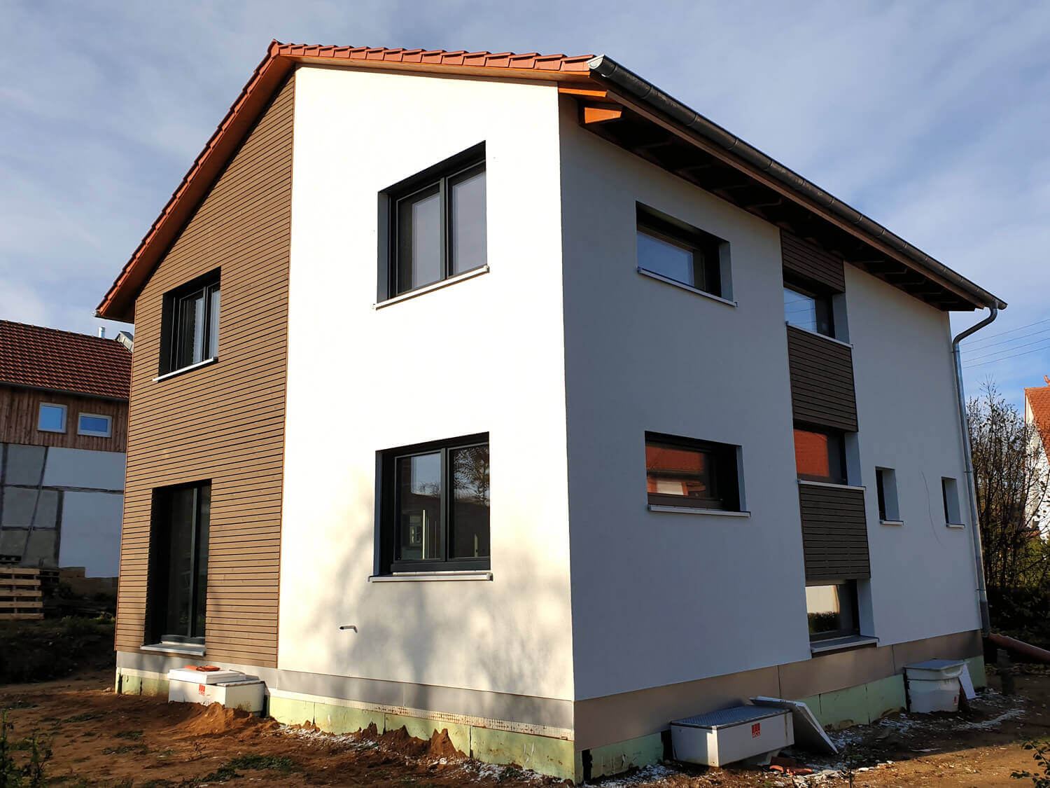 Einfamilienhaus mit Keller, Carport und Garage in