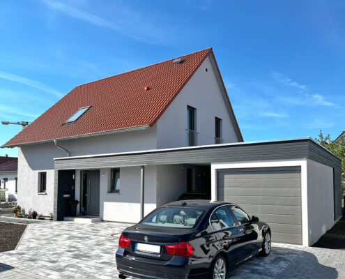Einfamilienhaus mit Garage und Carport in Burgbernheim