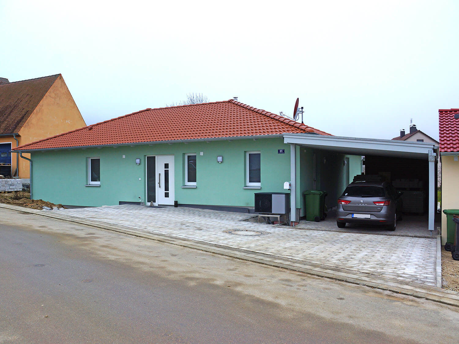 Einfamilienhaus Als Bungalow Mit Carport Und Schuppen In Thalmassing Engelhardt Geissbauer