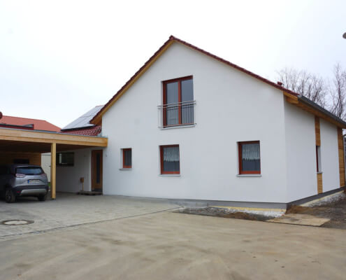 Einfamilienhaus mit Einliegerwohnung und Carport in Gerolzhofen