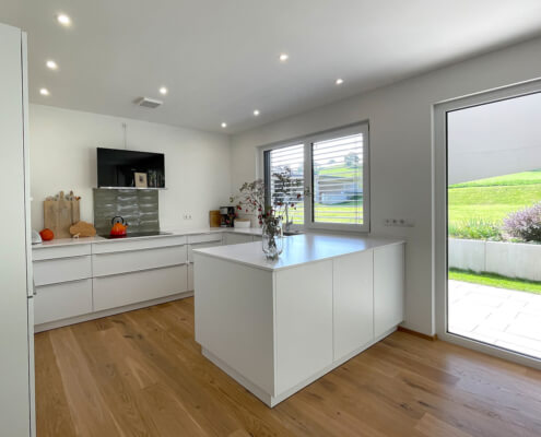 Zweifamilienhaus mit Carport und Garage in Emskirchen-Flugshof
