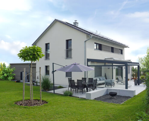 Zweifamilienhaus mit Carport und Geräteraum in Uffenheim