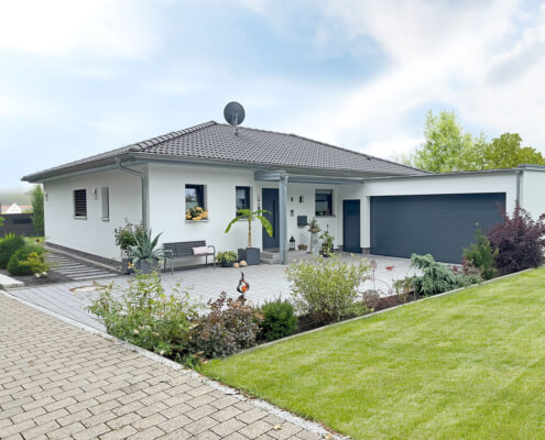 Einfamilienhaus als Bungalow mit Garage in Emskirchen