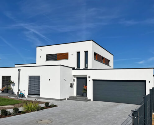 Zweifamilienhaus mit Garage und Pergola in Burgbernheim