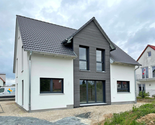 Einfamilienhaus mit Carport und Garage in Cadolzburg