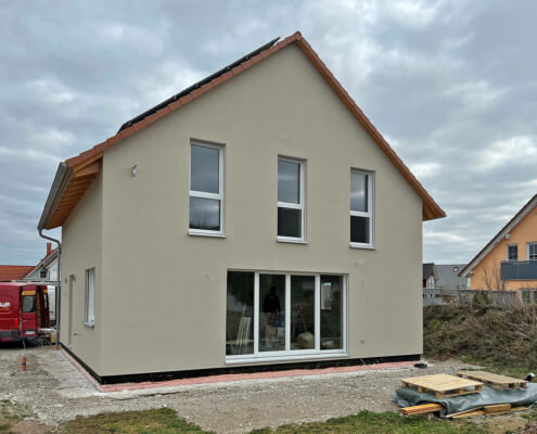 Einfamilienhaus mit Carport und Geräteschuppen in Pettstadt