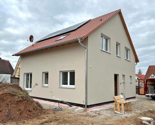 Einfamilienhaus mit Carport und Geräteschuppen in Pettstadt