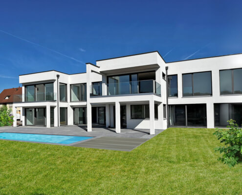 Einfamilienhaus mit Einliegerwohnung und Doppelgaragen in Dietersheim