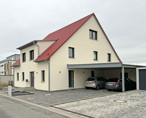 Einfamilienhaus mit Doppelcarport und Geräteraum in Herzogenaurach