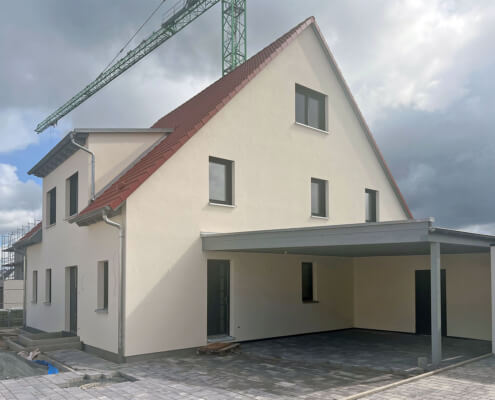 Einfamilienhaus mit Doppelcarport und Geräteraum in Herzogenaurach