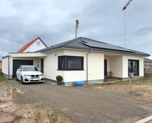 Einfamilienhaus als Bungalow mit Garage in Eschenbach