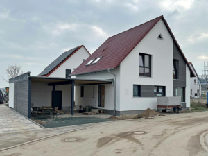 holzhausbau zweifamilienhaus carport weisendorf 10