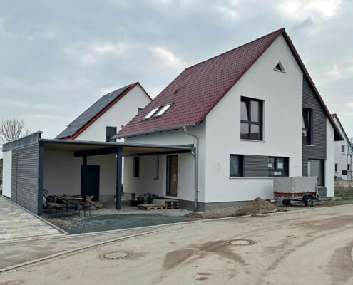Zweifamilienhaus mit Carport in Weisendorf