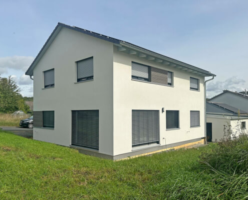 Zweifamilienhaus mit Carport in Poppenhausen – OT Maibach