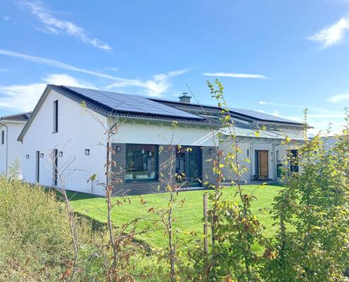 Einfamilienhaus als Bungalow mit Doppelgarage und Pergola in Bad Staffelstein