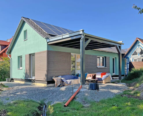 Einfamilienhaus als Bungalow mit Pergola in Markt Erlbach – OT Eschenbach