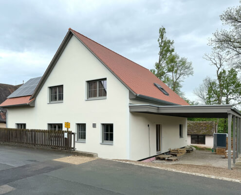 Einfamilienhaus mit Carport in Roßtal