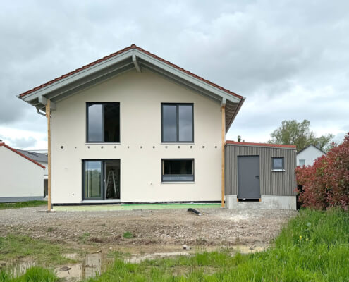 Zweifamilienhaus mit Carport in Leutershausen