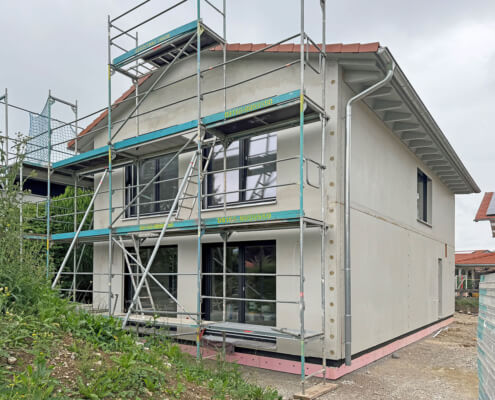 Einfamilienhaus mit Carport und Schuppen in Siegsdorf