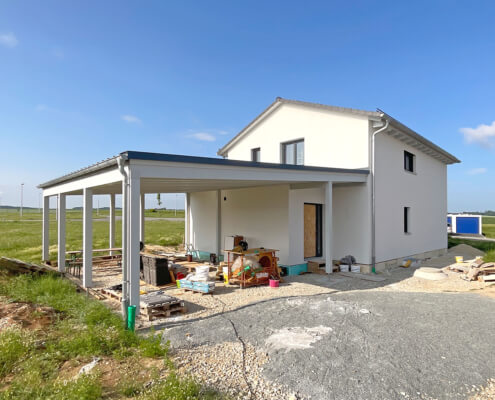 Zweifamilienhaus mit Carport in Thalmassing