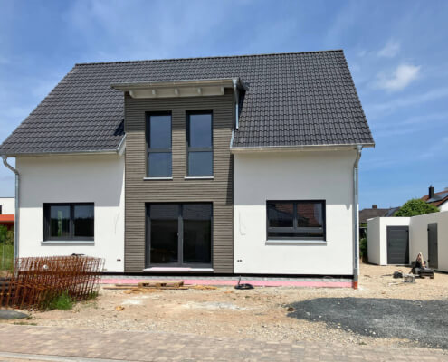 Einfamilienhaus mit Carport und Garage in Markt Erlbach – OT Eschenbach