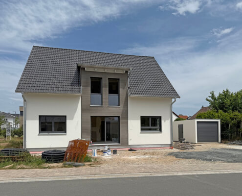 Einfamilienhaus mit Carport und Garage in Markt Erlbach – OT Eschenbach