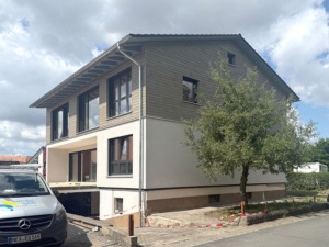 holzhausbau umbau aufstockung dreifamilienhaus nebengebaeude ipsheim (1)