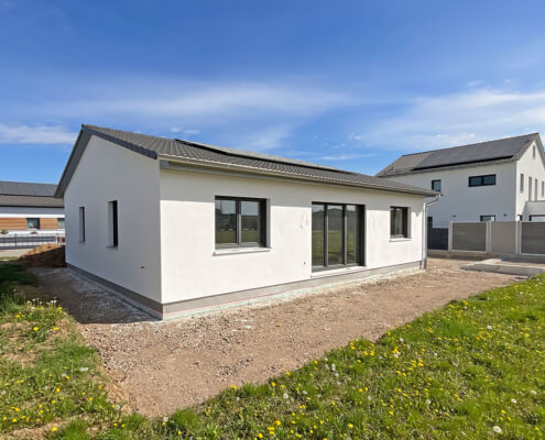 Einfamilienhaus als Bungalow mit Garage in Thalmassing