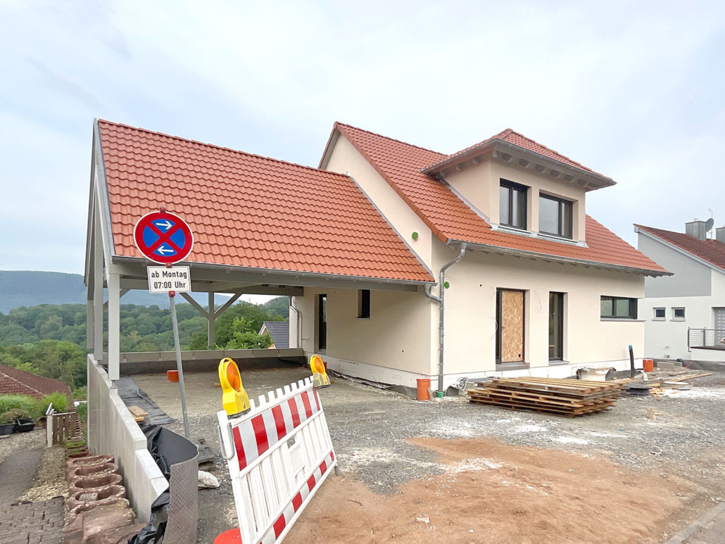 holzhausbau zweifamilienhaus carport stadtprozelten (1)