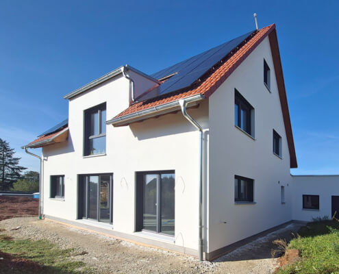 Zweifamilienhaus mit Doppelgarage in Uttenreuth